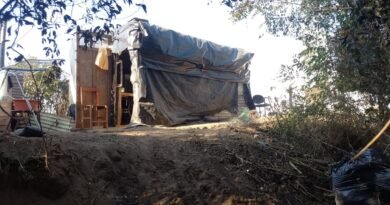 Barrancas del Sur: vecinos aseguran, «Hoy en día hay familias durmiendo en carpas» Barrancas del Sur: vecinos aseguran, «Hoy en día hay familias durmiendo en carpas»