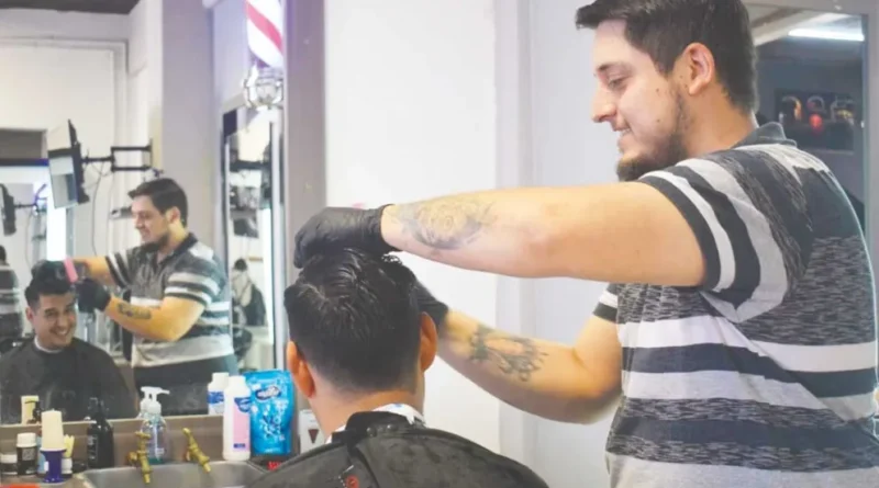 Lanzan un curso de peluquería y barbería masculina en barrio Felipe Botta