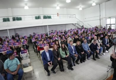 Entregaron 300 becas A.U.R.A a estudiantes de nivel superior