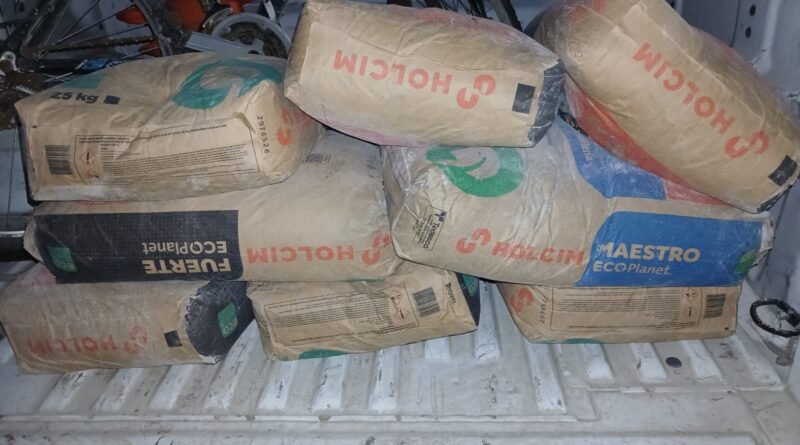 Plan de albañil frustrado: lo agarraron con ocho bolsas de cemento
