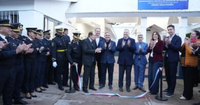 Llaryora inauguró la Escuela de Oficiales