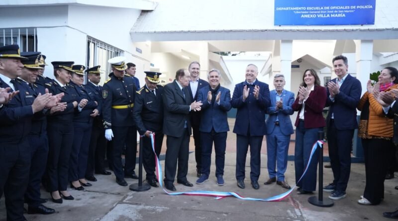 Llaryora inauguró la Escuela de Oficiales