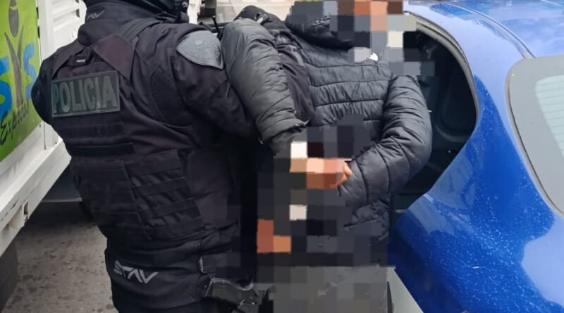 Detuvieron a un limpiavidrios tras arrojar piedras a vehículos