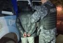 Un hombre fue detenido por destrozar la puerta de una vivienda