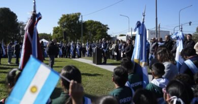 Los pibes juraron la Bandera: más de 1.500 estudiantes participaron del acto