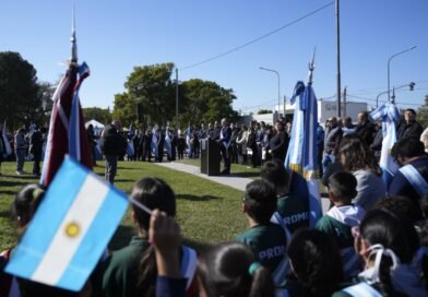 Los pibes juraron la Bandera: más de 1.500 estudiantes participaron del acto