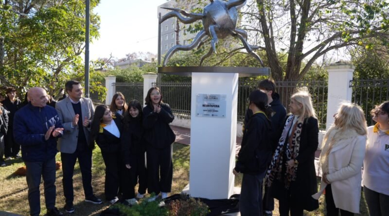 Inauguraron la escultura “Neurósfera” en homenaje al legado educativo de  Sobral