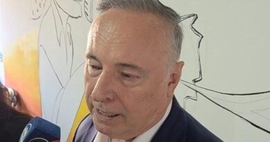 Un tirón de orejas: Accastello les pidió tres veces a sus funcionarios que «salgan del escritorio»