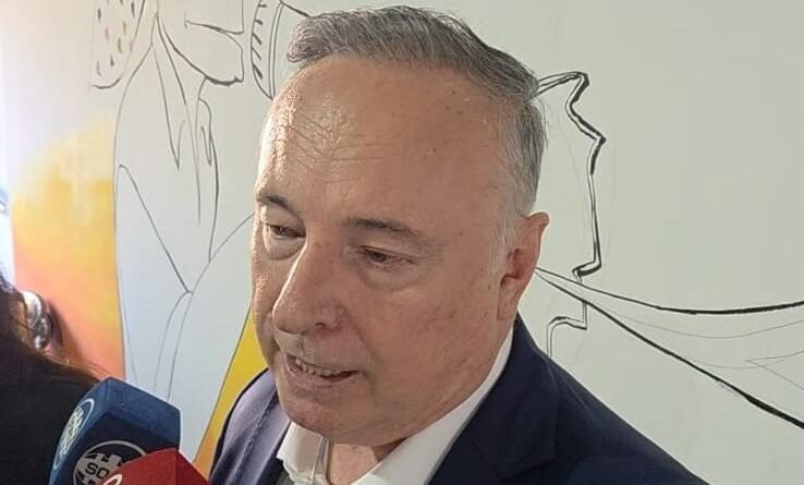 Un tirón de orejas: Accastello les pidió tres veces a sus funcionarios que «salgan del escritorio»