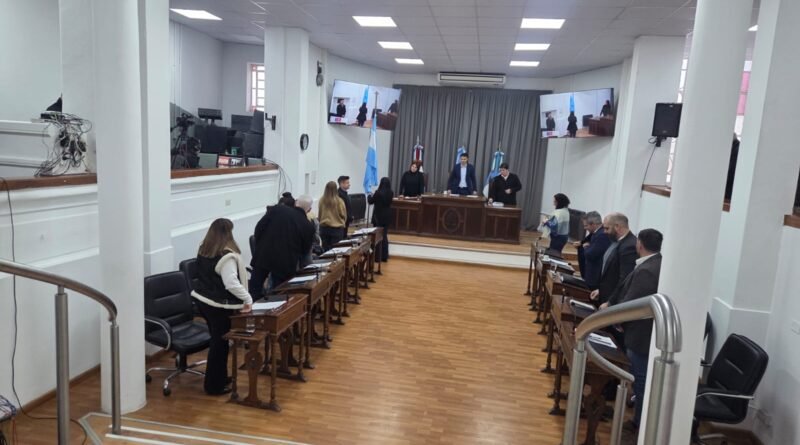 Sesión caliente en el Concejo: aprobaron proyectos, pero los reconocimientos quedaron en medio de la pelea política