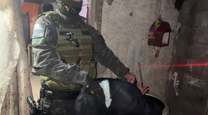 Cayó un narcomenudista en Las Playas: secuestran cocaína, marihuana y dinero