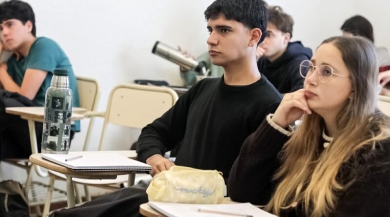 Viajar y estudiar para recibirse de Comunicador Social: la historia de Francisco