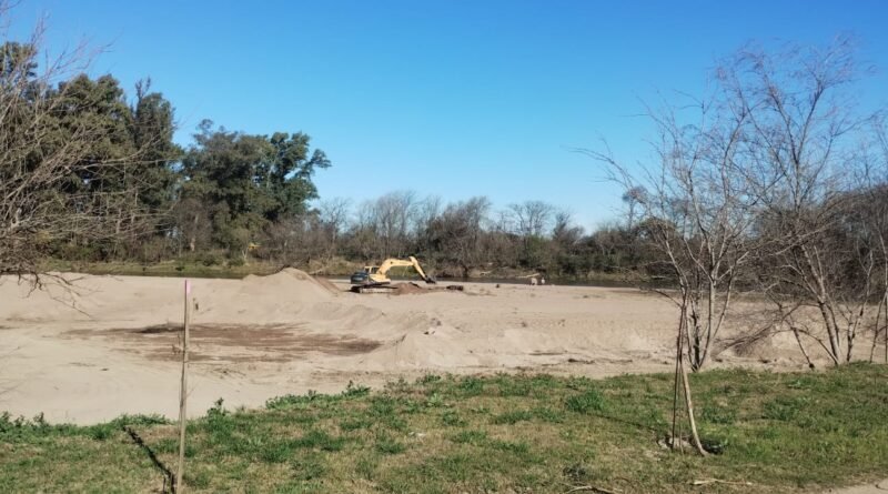 Obras contra las crecidas: trabajan en el río y la defensa de la Costanera