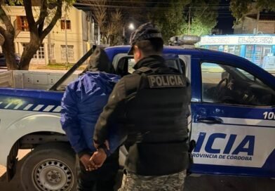 Intentó ingresar a una pollería y fue detenido dentro del local