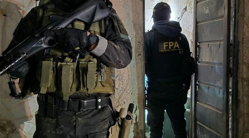 Desbarataron tres puntos de venta de drogas y detuvieron a cuatro personas