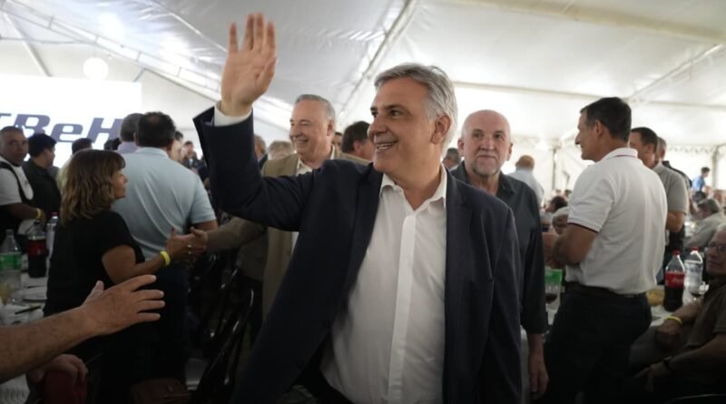 Accastello y Llaryora participaron en Villa María del 70° aniversario de los Consorcios Camineros