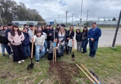 Estudiantes del IPEM 147 visitaron el Parque Industrial y participaron de una jornada ambiental